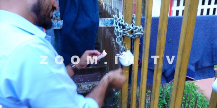 ಸಾಲ ಪಡೆದು ಮರುಪಾವತಿ ಮಾಡದ ದರ್ಬೆಯ ಫೋರಮ್ ಹೈಟ್ಸ್ : ಸೀಜ್ ಮಾಡಿ ಬೀಗ ಜಡಿದ ಎಸ್.ಸಿ.ಡಿ.ಸಿ.ಸಿ ಬ್ಯಾಂಕ್ ಅಧಿಕಾರಿಗಳ ತಂಡ