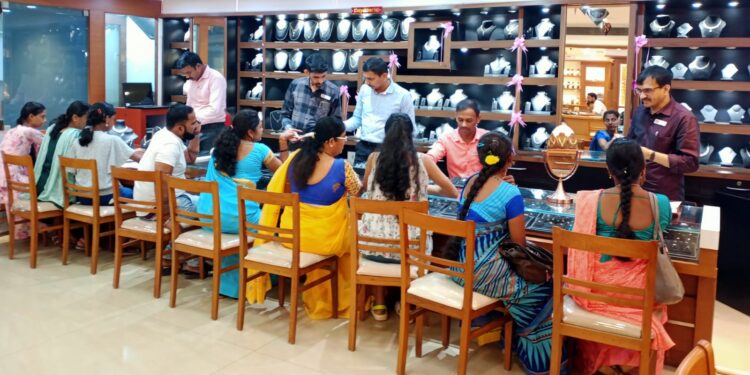 ಮುಳಿಯ ಜ್ಯುವೆಲ್ಸ್ ವಿಶಿಷ್ಟ ವಜ್ರಾಭರಣಗಳ ಉತ್ಸವಕ್ಕೆ ಗ್ರಾಹಕರಿಂದ ವ್ಯಾಪಕ ಪ್ರತಿಕ್ರಿಯೆ