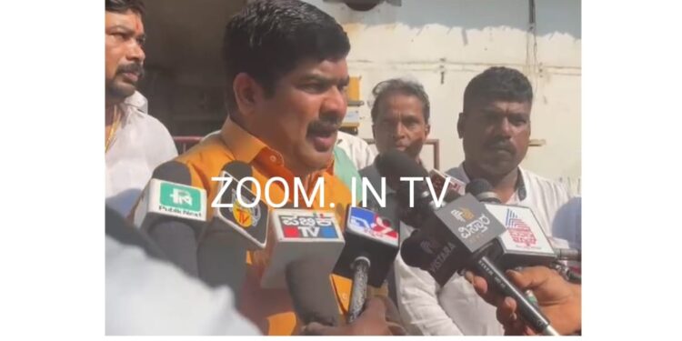 ಪುರುಷೋತ್ತಮ ಪೂಜಾರಿಗೆ ಹೊಸ ರಿಕ್ಷಾ ಹಾಗೂ ಆರ್ಥಿಕ ಸಹಾಯ- ಶಾಸಕ ವೇದವ್ಯಾಸ್ ಭರವಸೆ