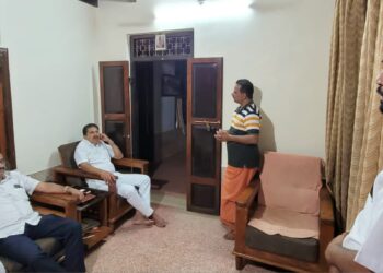 ಅರುಣ್ ಕುಮಾರ್ ಪುತ್ತಿಲ ರವರ ತಾಯಿ ನಿಧನ ಹಿನ್ನೆಲೆ : ಮನೆಗೆ ಶಾಸಕ ಸಂಜೀವ ಮಠಂದೂರು ಭೇಟಿ ; ಸಾಂತ್ವನ
