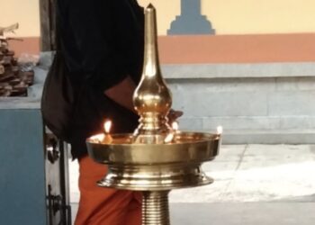 ಹೆಸರು ಹೇಳಲಿಚ್ಛಿಸದ ಭಕ್ತರಿಂದ ವಿಟ್ಲ ಶ್ರೀ ಪಂಚಲಿಂಗೇಶ್ವರನಿಗೆ ಲಕ್ಷಕ್ಕೂ ಅಧಿಕ ಮೌಲ್ಯದ ಕಂಚಿನ ಗುಂಟ ದೀಪ ಕೊಡುಗೆ