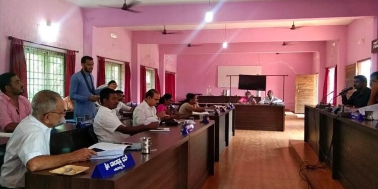 ಸುಳ್ಯ : ಲವ್ ಜಿಹಾದ್ ಬ್ಯಾನರ್ ಅಳವಡಿಸಲು ಪಂ. ವತಿಯಿಂದ ಅನುಮತಿ ನೀಡಿದ ವಿಚಾರ : ನಗರ ಪಂ. ಸಾಮಾನ್ಯ ಸಭೆಯಲ್ಲಿ ಕೆಲ ಸದಸ್ಯರಿಂದ ಆಕ್ಷೇಪ..!!