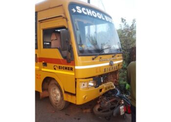 ಮಂಜೇಶ್ವರ: ಶಾಲಾ ವಾಹನಕ್ಕೆ ಬೈಕ್ ಡಿಕ್ಕಿ : ಸ್ಥಳದಲ್ಲೇ ಇಬ್ಬರು ವಿದ್ಯಾರ್ಥಿಗಳು ಮೃತ್ಯು..!!