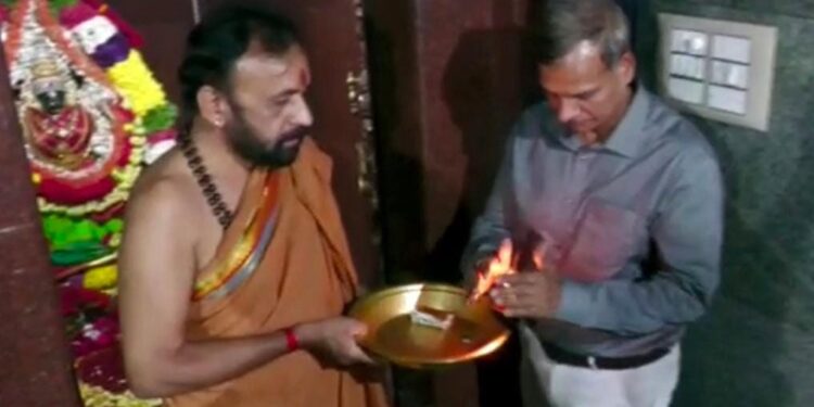 ನಿಮಿಷಾಂಭ ದೇವಿಗೆ ಹರಕೆ ಹೊತ್ತ ಎಡಿಜಿಪಿ : 22 ಗಂಟೆಯಲ್ಲಿ ಸ್ಯಾಂಟ್ರೋ ರವಿ ಬಂಧನ..!!