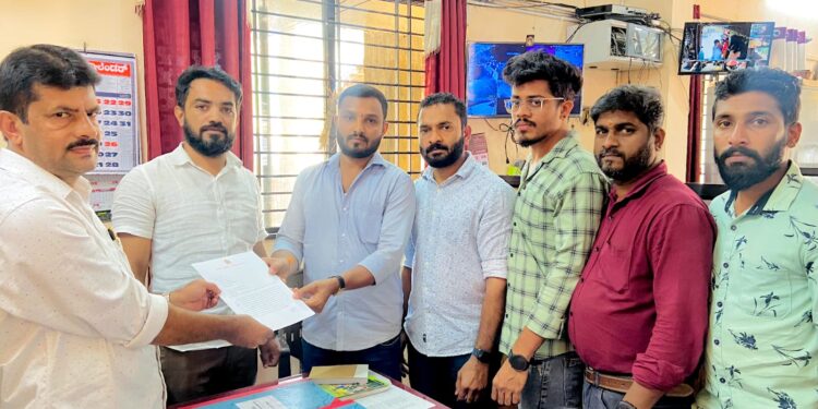 ಪುತ್ತೂರು: ದೇವಸ್ಥಾನಕ್ಕೆ ಸಂಬಂಧಿಸಿದ ಜಾಗದಲ್ಲಿ ಅನ್ಯಮತೀಯರಿಗೆ ವ್ಯಾಪಾರಕ್ಕೆ ಅನುಮತಿ ನೀಡಬಾರದು – ಹಿಂ.ಜಾ.ವೇ. ಮನವಿ