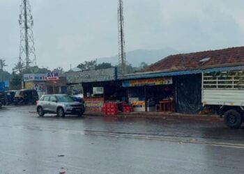 ಕಾಫಿನಾಡಲ್ಲಿ ಅಕಾಲಿಕ ಮಳೆ : ರೈತರಲ್ಲಿ ಆತಂಕ..!!