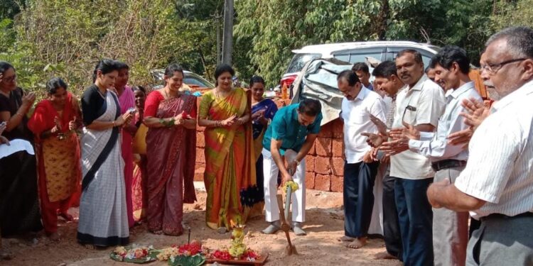 ಪುತ್ತೂರು: ತೆಂಕಿಲ ಅಂಗನವಾಡಿ ಕೇಂದ್ರದ ನೂತನ ಕಟ್ಟಡಕ್ಕೆ ಶಿಲಾನ್ಯಾಸ