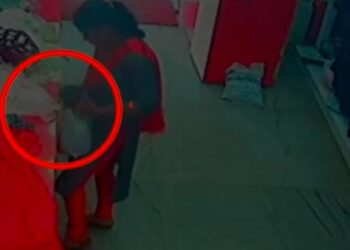 ಪುತ್ತೂರು: ಗ್ರಾಹಕರ ಸೋಗಿನಲ್ಲಿ ಬಟ್ಟೆ ಮಳಿಗೆಗೆ ಆಗಮಿಸಿದ ಮಹಿಳೆಯಿಂದ ಬಟ್ಟೆ ಕಳವು : ವೀಡಿಯೋ ವೈರಲ್