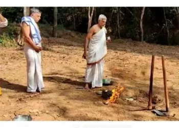 ಪಡುಮಲೆ : ದೇವಿ ಸಾನಿಧ್ಯದಲ್ಲಿ ಬೆಳಕಿನ ವಿಸ್ಮಯ ; ತೆಂಗಿನ ನೀರು ಬಿದ್ದರೂ ಪ್ರಜ್ವಲಿಸಿದ ಆರತಿ