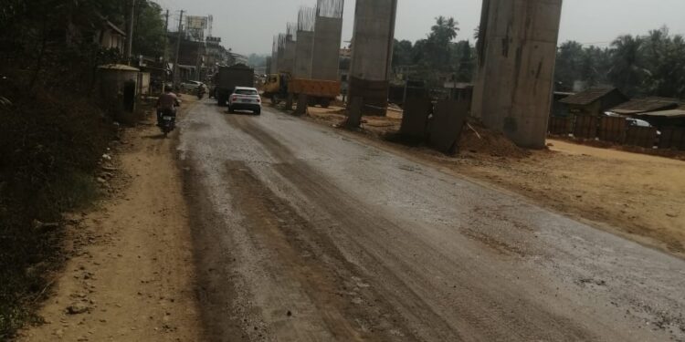 ಕಲ್ಲಡ್ಕ: ಧೂಳುಮಯ ರಸ್ತೆಗೆ ನೀರು : ವಾಹನ ಸವಾರರಿಗೆ ಸಂಕಷ್ಟ ; ಒಂದೇ ದಿನ 7 ಬೈಕ್ ಸ್ಕಿಡ್..!!