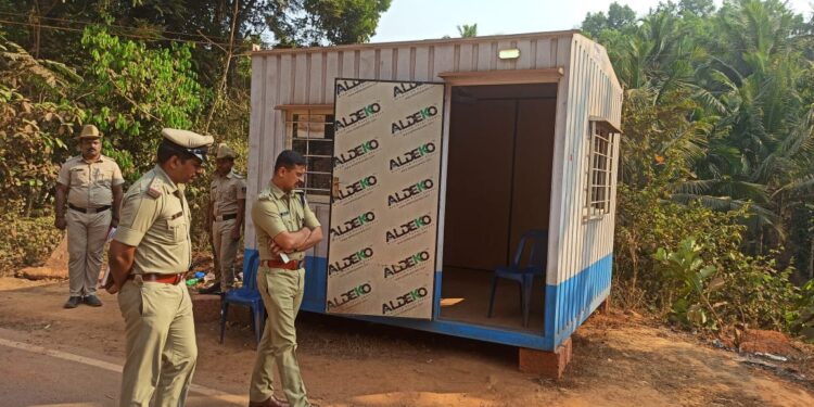 ವಿಟ್ಲ: ಸಾರಡ್ಕ ಚೆಕ್ ಪೋಸ್ಟ್ ಗೆ ಎಸ್.ಪಿ. ಭೇಟಿ : ಪರಿಶೀಲನೆ