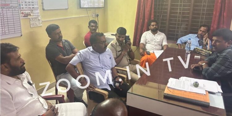 ವಿಟ್ಲ: ಅಡ್ಯನಡ್ಕ ಶೈಕ್ಷಣಿಕ ಕಾರ್ಯಗಾರದಲ್ಲಿ ಇಸ್ಲಾಂ ಮತ ಪ್ರವಚನ ವಿಚಾರ : ಠಾಣೆಗೆ ಬಿಜೆಪಿ ಹಾಗೂ ಹಿಂದೂ ಮುಖಂಡರ ಭೇಟಿ ; ಪ್ರಾಂಶುಪಾಲರ ವಿರುದ್ಧ ಕ್ರಮಕ್ಕೆ ಆಗ್ರಹ : ಹಿಂದೂ ಕಾರ್ಯಕರ್ತರ ಆಕ್ರೋಶ