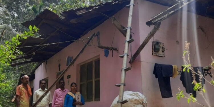 ಮುಂಡೂರು: ಮನೆಯ ಮೇಲ್ಛಾವಣಿ ಕುಸಿತ : ಲಕ್ಷಾಂತರ ರೂ. ನಷ್ಟ..!!