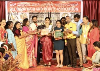 ಮಂಗಳೂರು: ಆಲ್ ಇಂಡಿಯಾ ಹೇರ್ & ಬ್ಯೂಟಿ ಅಸೋಸಿಯೇಶನ್, ಆರ್‌ಸಿಒ ಪ್ರೊಫೆಷನಲ್, ಒಲಿವಿಯಾ ಮತ್ತು ಸಿವಿ ಪ್ರೊ. ಸಹಯೋಗದಲ್ಲಿ ವಧುವಿನ ಮೇಕಪ್ ಸ್ಪರ್ಧೆ : ಸ್ವಾತಿ ಗಡಿಯಾರ್ ಗೆ ಪ್ರಥಮ ಬಹುಮಾನ