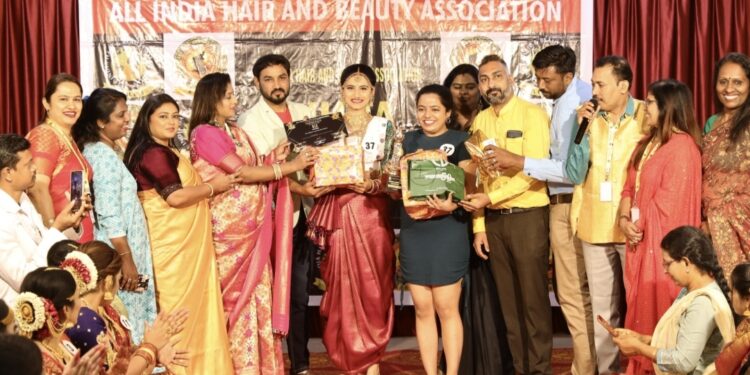 ಮಂಗಳೂರು: ಆಲ್ ಇಂಡಿಯಾ ಹೇರ್ & ಬ್ಯೂಟಿ ಅಸೋಸಿಯೇಶನ್, ಆರ್ಸಿಒ ಪ್ರೊಫೆಷನಲ್, ಒಲಿವಿಯಾ ಮತ್ತು ಸಿವಿ ಪ್ರೊ. ಸಹಯೋಗದಲ್ಲಿ ವಧುವಿನ ಮೇಕಪ್ ಸ್ಪರ್ಧೆ : ಸ್ವಾತಿ ಗಡಿಯಾರ್ ಗೆ ಪ್ರಥಮ ಬಹುಮಾನ