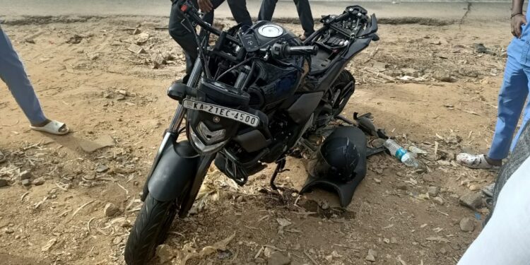 ಹುಣಸೂರಿನಲ್ಲಿ ಬೈಕ್ ಅಪಘಾತ : ಪುತ್ತೂರು ಮೂಲದ ಯುವಕರಿಗೆ ಗಾಯ..!!