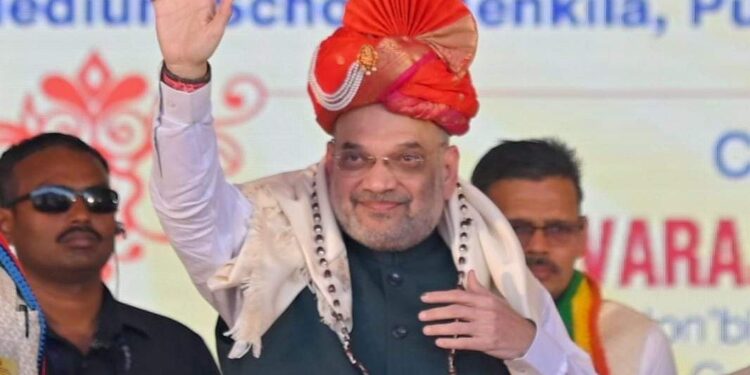 ‘ಅಮಿತ್ ಶಾ’ ಅವರಿಗೆ ‘ಮುಳಿಯ’ದಲ್ಲಿ ತಯಾರಾದ ಬೆಳ್ಳಿಯಿಂದ ಪೋಣಿಸಿದ ಅಡಿಕೆ ಹಾರ ನೀಡಿ ಗೌರವಿಸಿದ ‘ಕ್ಯಾಂಪ್ಕೋ’