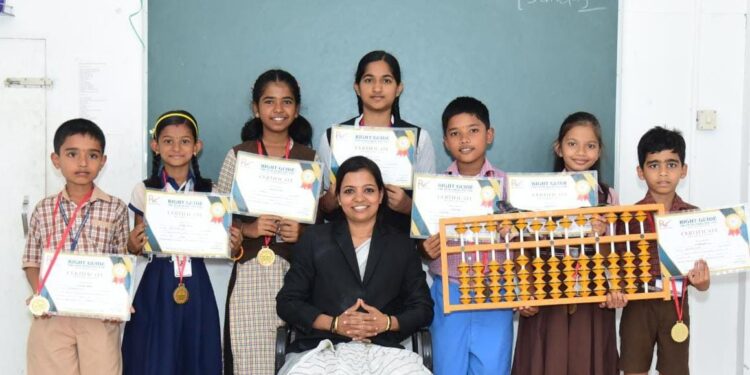 ರಾಷ್ಟ್ರಮಟ್ಟದ ಅಬಾಕಸ್ ಸ್ಪರ್ಧೆಯಲ್ಲಿ ಸಮಗ್ರ ಪ್ರಶಸ್ತಿ ಪಡೆದು “ಚಾಂಪಿಯನ್ಸ್ ” ಆದ ವಿದ್ಯಾಮಾತಾ ಅಕಾಡೆಮಿಯ ವಿದ್ಯಾರ್ಥಿಗಳು