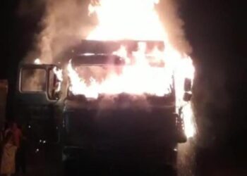 ಸಾಲೆತ್ತೂರು : ಲಾರಿ ಬೆಂಕಿಗಾಹುತಿ : ಅಪಾರ ನಷ್ಟ