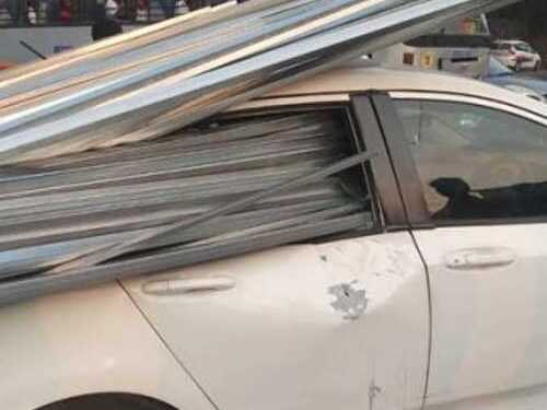 ಮಂಗಳೂರು: ಕಾರಿನ ಒಳಹೊಕ್ಕ ಅಲ್ಯೂಮಿನಿಯಂ ಪಟ್ಟಿ : ಚಾಲಕ ಪವಾಡ ಸದೃಶವಾಗಿ ಪಾರು