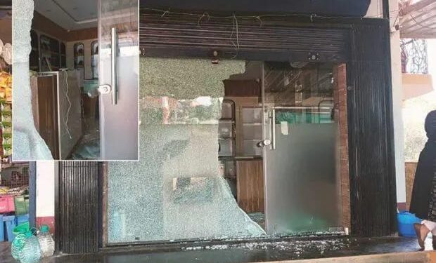 ಸಿನಿಮೀಯ ರೀತಿಯಲ್ಲಿ ಕಳ್ಳತನ ; ಟಿಪ್ಪರ್‌ ಅಡ್ಡವಿರಿಸಿ ಜ್ಯುವೆಲ್ಲರಿ ಶಾಫ್ ದರೋಡೆ..!!