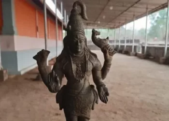 2 ವರ್ಷಗಳ ಹಿಂದೆ ಕಳವಾಗಿದ್ದ ಉತ್ಸವ ಮೂರ್ತಿ ಪತ್ತೆ : ಫುಟ್ಬಾಲ್ ಆಡುತ್ತಿದ್ದ ಮಕ್ಕಳಿಗೆ ಪೊದೆಯಲ್ಲಿ ದೊರೆಯಿತು ಪಂಚಲೋಹದ ವಿಗ್ರಹ