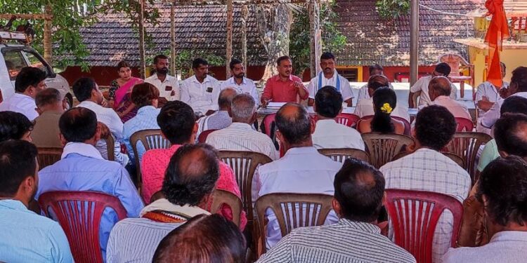 ಮಾಗಣೆ ಕ್ಷೇತ್ರ ಪೆರುವಾಜೆ ಶ್ರೀ ಜಲದುರ್ಗಾದೇವಿಗೆ ನೂತನ ರಥ: ಮುಂದಿನ ಜಾತ್ರೆಯೊಳಗೆ 60 ಲಕ್ಷ ವೆಚ್ಚದಲ್ಲಿ ರಥ-ಪಲ್ಲಕ್ಕಿ ನಿರ್ಮಾಣ : ವಾರ್ಡ್ ಸಮಿತಿ ರಚನೆ : ಗ್ರಾಮ-ಗ್ರಾಮ ಭೇಟಿಗೆ ಪೂರ್ವಭಾವಿ ಸಭೆಯಲ್ಲಿ ನಿರ್ಧಾರ