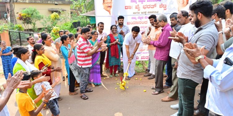 ಪದವಿನಂಗಡಿ ಪಿಂಟೋ ಗಾರ್ಡನ್ ನಿಂದ ಮುಗ್ರೋಡಿ ರಸ್ತೆ ಅಭಿವೃದ್ಧಿಗೆ  ಗುದ್ದಲಿಪೂಜೆ