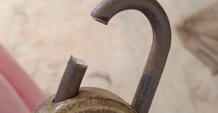 ಕೋಡಿಂಬಾಡಿ: ಶಾಂತಿನಗರ ಸರಕಾರಿ ಪ್ರೌಢಶಾಲೆಗೆ ಕನ್ನ ಹಾಕಿದ ಖದೀಮರು : ಕೊಠಡಿಯ ಬೀಗ ಮುರಿದು ಬ್ಯಾಟರಿ ಕಳವು