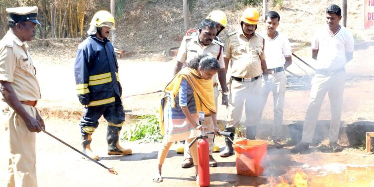 ಪುತ್ತೂರು: ವಿವೇಕಾನಂದ ಇಂಜಿನಿಯರಿಂಗ್ ಕಾಲೇಜಿನಲ್ಲಿ ಅಗ್ನಿ ಸುರಕ್ಷತೆಯ ಜಾಗೃತಿ ಕಾರ್ಯಕ್ರಮ