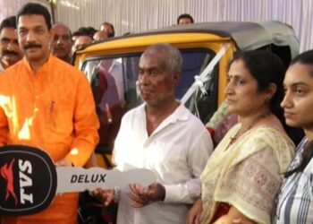 ಮಂಗಳೂರು: ಕುಕ್ಕರ್ ಸ್ಫೋಟ ಪ್ರಕರಣ: ಚಾಲಕ ಪುರುಷೋತ್ತಮ ಪೂಜಾರಿ ರವರಿಗೆ ರಿಕ್ಷಾ ಹಸ್ತಾಂತರ