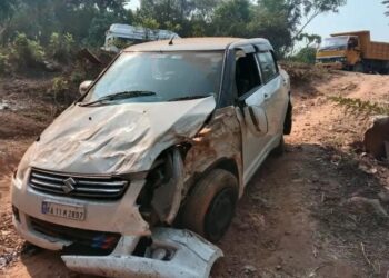 ಕೊಡಾಜೆ : ತಡೆಗೋಡೆಗೆ ಡಿಕ್ಕಿ ಹೊಡೆದ ಕಾರು ; ಇಬ್ಬರಿಗೆ ಗಂಭೀರ ಗಾಯ..!!!