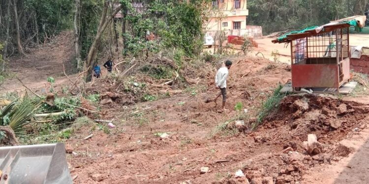 ಪುತ್ತೂರು: ಸೂತ್ರಬೆಟ್ಟುವಿನಲ್ಲಿ ಜಾಗಕ್ಕೆ ಅಕ್ರಮ ಪ್ರವೇಶ ಮಾಡಿ ಕೃಷಿ ನಾಶ ಆರೋಪ : ತಹಶೀಲ್ದಾರ್ ಹಾಗೂ ಠಾಣೆಗೆ ದೂರು