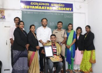 ಭಾರತೀಯ ಸೇನೆಯ ನರ್ಸಿಂಗ್ ಅಸಿಸ್ಟೆಂಟ್ ಹುದ್ದೆಗೆ ಆಯ್ಕೆಯಾದ ವಿದ್ಯಾಮಾತಾ ಅಕಾಡೆಮಿಯ ಗಗನ್ ದೀಪಕ್.ಜಿ ರವರಿಗೆ ಸನ್ಮಾನ