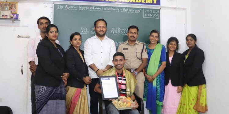 ಭಾರತೀಯ ಸೇನೆಯ ನರ್ಸಿಂಗ್ ಅಸಿಸ್ಟೆಂಟ್ ಹುದ್ದೆಗೆ ಆಯ್ಕೆಯಾದ ವಿದ್ಯಾಮಾತಾ ಅಕಾಡೆಮಿಯ ಗಗನ್ ದೀಪಕ್.ಜಿ ರವರಿಗೆ ಸನ್ಮಾನ