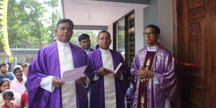 ಪುತ್ತೂರು ಚರ್ಚಿನ ನವೀಕೃತ ಸ್ಮಶಾನ ಜಾಗ ಹಾಗೂ ಪ್ರಾರ್ಥನಾ ಮಂದಿರದ ಆಶೀರ್ವಚನ ಮತ್ತು ಲೋಕಾರ್ಪಣೆ