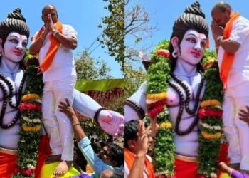 ಶ್ರೀರಾಮನ ತೊಡೆ ಮೇಲೆ ಏರಿ ಹೂಮಾಲೆ ಹಾಕಿ ಎಡವಟ್ಟು ಮಾಡಿಕೊಂಡ ಬಿಜೆಪಿ ಶಾಸಕ..!!!