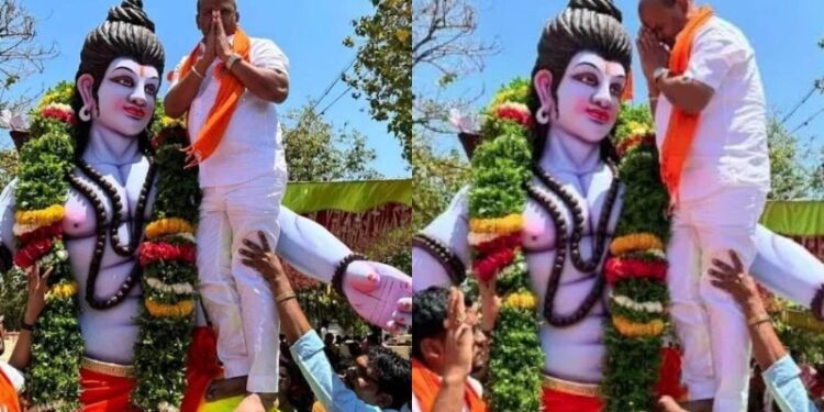 ಶ್ರೀರಾಮನ ತೊಡೆ ಮೇಲೆ ಏರಿ ಹೂಮಾಲೆ ಹಾಕಿ ಎಡವಟ್ಟು ಮಾಡಿಕೊಂಡ ಬಿಜೆಪಿ ಶಾಸಕ..!!!