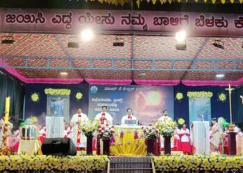 ಪುತ್ತೂರು ಮಾಯಿ ದೆ ದೇವುಸ್ ಚರ್ಚ್ ನಲ್ಲಿ ಈಸ್ಟರ್ ಹಬ್ಬ ಆಚರಣೆ