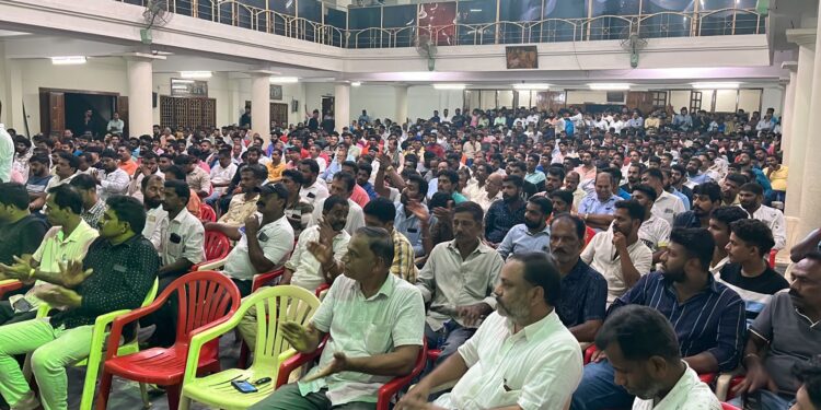 ಪುತ್ತೂರು: ಅರುಣ್ ಪುತ್ತಿಲ ಬೆಂಬಲಿಗರ ತುರ್ತು ಸಭೆ : ಸಾವಿರಾರು ಸಂಖ್ಯೆಯಲ್ಲಿ ಆಗಮಿಸಿದ ಕಾರ್ಯಕರ್ತರು, ಸಾರ್ವಜನಿಕರು