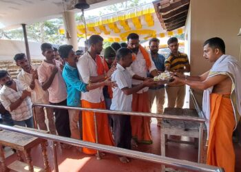 ಪುತ್ತೂರು : ಪಕ್ಷೇತರ ಅಭ್ಯರ್ಥಿ ಅರುಣ್ ಕುಮಾರ್ ಪುತ್ತಿಲ ರವರ ಗೆಲುವಿಗಾಗಿ ದೇವಸ್ಥಾನಗಳಲ್ಲಿ ಕಾರ್ಯಕರ್ತರಿಂದ ವಿಶೇಷ ಪ್ರಾರ್ಥನೆ, ಪೂಜೆ