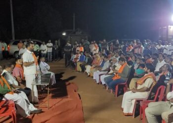 ಮಾಡವುಕಟ್ಟೆ : ಪಕ್ಷೇತರ ಅಭ್ಯರ್ಥಿ ಅರುಣ್ ಕುಮಾರ್ ಪುತ್ತಿಲ ಪರ ಪ್ರಚಾರ ಸಭೆ : ಅಪಾರ ಸಂಖ್ಯೆಯಲ್ಲಿ ನೆರೆದ ಜನಸ್ತೋಮ