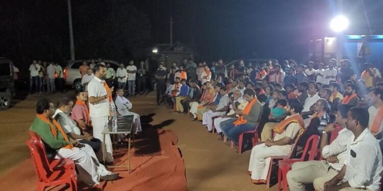 ಮಾಡವುಕಟ್ಟೆ : ಪಕ್ಷೇತರ ಅಭ್ಯರ್ಥಿ ಅರುಣ್ ಕುಮಾರ್ ಪುತ್ತಿಲ ಪರ ಪ್ರಚಾರ ಸಭೆ : ಅಪಾರ ಸಂಖ್ಯೆಯಲ್ಲಿ ನೆರೆದ ಜನಸ್ತೋಮ