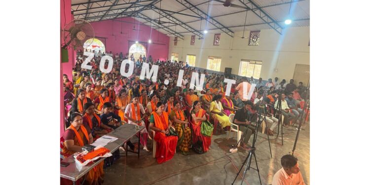 ಪುತ್ತೂರು : ಪಕ್ಷೇತರ ಅಭ್ಯರ್ಥಿ ಅರುಣ್ ಕುಮಾರ್ ಪುತ್ತಿಲ ಪರ ಮಹಿಳಾ ಸಮಾವೇಶ ‘ಸೀತಾ ಪರಿವಾರ’ : ನೂರಾರು ಮಹಿಳಾ ಕಾರ್ಯಕರ್ತೆಯರು ಕಾರ್ಯಕ್ರಮದಲ್ಲಿ ಭಾಗಿ