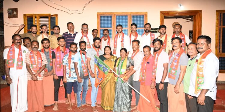 ಕೇಪು : ಬಿಜೆಪಿ ಪ್ರಚಾರ ಸಭೆ : ಕಾಂಗ್ರೆಸ್ ವಲಯ ಕಾರ್ಯದರ್ಶಿ ಸಹಿತ ಹಲವರು ಬಿಜೆಪಿ ಸೇರ್ಪಡೆ