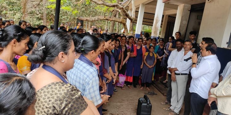 ವಿಟ್ಲ : ಗೇರು ಸಂಸ್ಕರಣಾ ಘಟಕಕ್ಕೆ ಕಾಂಗ್ರೆಸ್ ಅಭ್ಯರ್ಥಿ ಅಶೋಕ್ ರೈ ಭೇಟಿ : ಮತಯಾಚನೆ