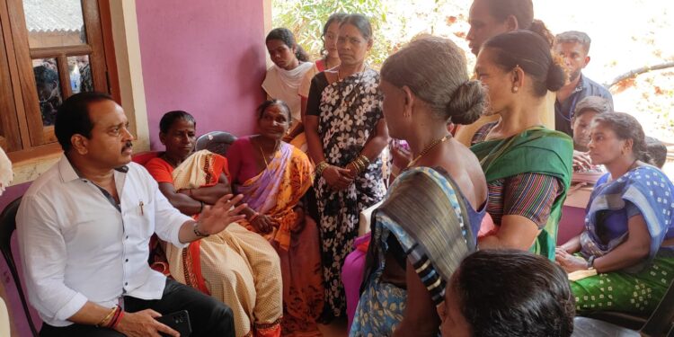 ‘ಈರ್ ಎಂಕ್ಲೆಗ್ ಸಹಾಯ ಮಲ್ತರ್.., ಇರೆಗೇ ವೋಟು ಪಾಡುವೊ’ ; ಅಶೋಕ್ ರೈ ಪ್ರಚಾರ ಸಭೆಯಲ್ಲಿ ಮಹಿಳೆಯರಿಂದ ಆಶೀರ್ವಾದ