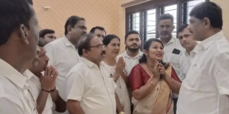 ಸುಳ್ಯ ಕಾಂಗ್ರೆಸ್ ಟಿಕೆಟ್ ಗೊಂದಲ : ನಂದಕುಮಾರ್ ಪರ ನಿಯೋಗದಿಂದ ಕಾಂಗ್ರೆಸ್ ನಾಯಕರ ಭೇಟಿ