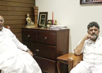 ಕಾಂಗ್ರೆಸ್ ಅಭ್ಯರ್ಥಿಗಳ 2ನೇ ಪಟ್ಟಿ ಕಗ್ಗಂಟು : ಪುತ್ತೂರು ಸಹಿತ ವಿವಿಧ ಕ್ಷೇತ್ರಗಳ ಅಭ್ಯರ್ಥಿಗಳ ವಿಚಾರಕ್ಕೆ ಖರ್ಗೆ ಭೇಟಿ ಮಾಡಿದ ಡಿ.ಕೆ.ಶಿವಕುಮಾರ್