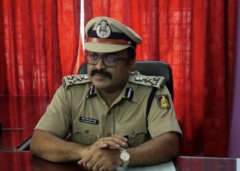 ಪಶ್ಚಿಮ ವಲಯದ ಐಜಿಪಿ ಡಾ. ಚಂದ್ರಗುಪ್ತ ವಿಟ್ಲ ಪೊಲೀಸ್ ಠಾಣೆಗೆ ಭೇಟಿ : ಗಡಿಭಾಗದ ತಪಾಸಣಾ ಕೇಂದ್ರ ಪರಿಶೀಲನೆ ; ಸಾರ್ವಜನಿಕರೊಂದಿಗೆ ಸಂವಾದ